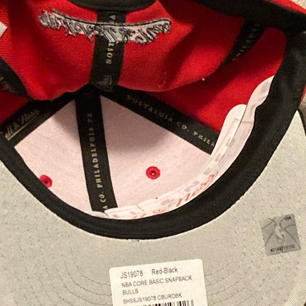 Bulls M&N SnapBack - Picture 5 of 7